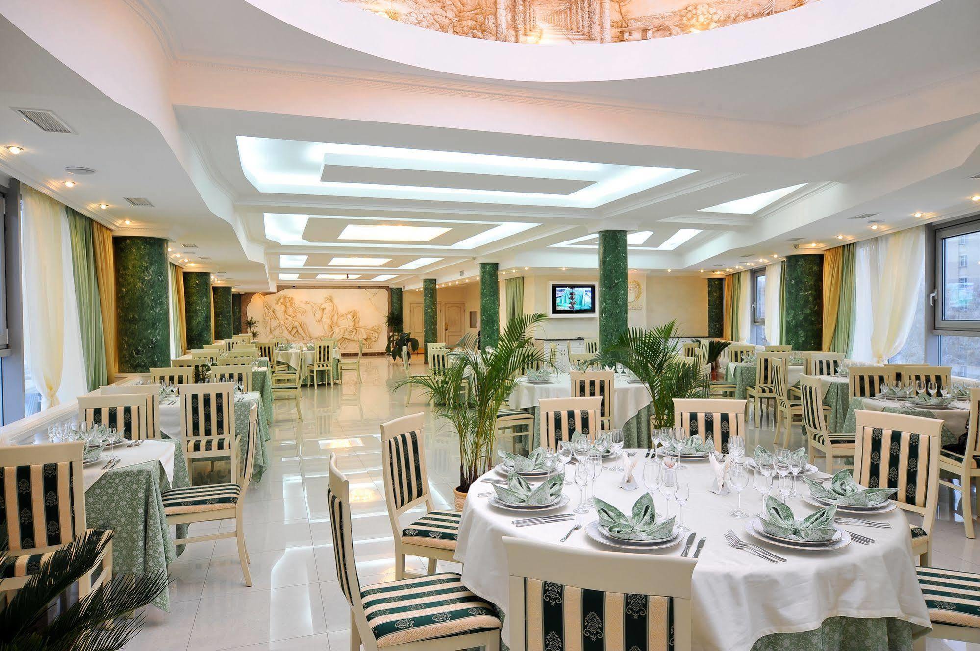 Park Hotel Stavropol Bagian luar foto