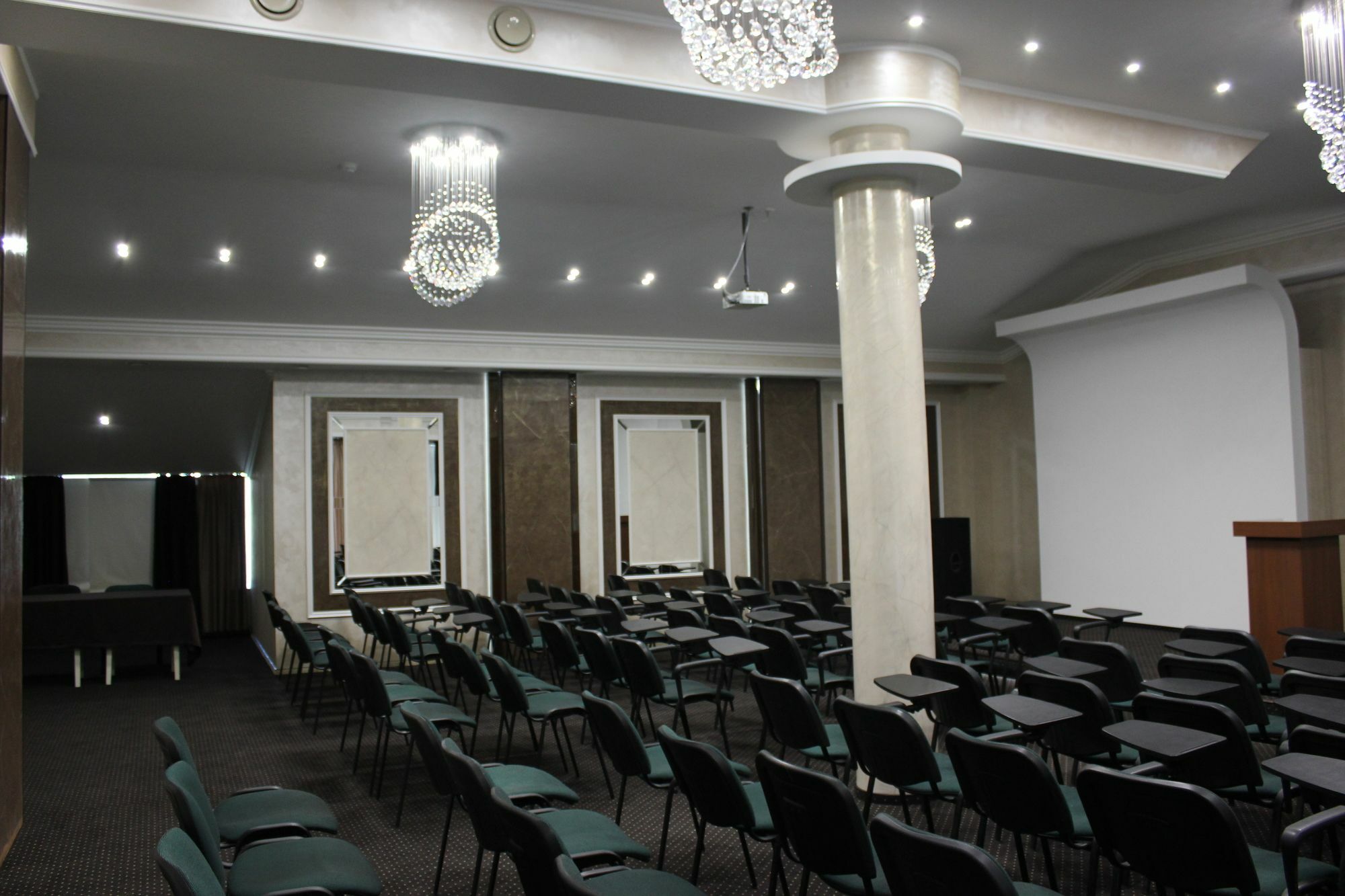 Park Hotel Stavropol Bagian luar foto