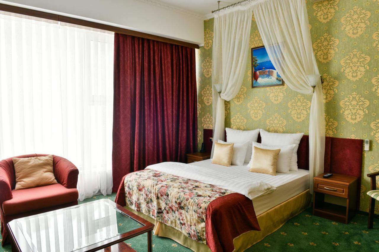 Park Hotel Stavropol Bagian luar foto